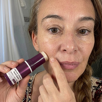 Verrouillez-vous avec le baume :Utilisez le Baume Hydratant comme étape finale.